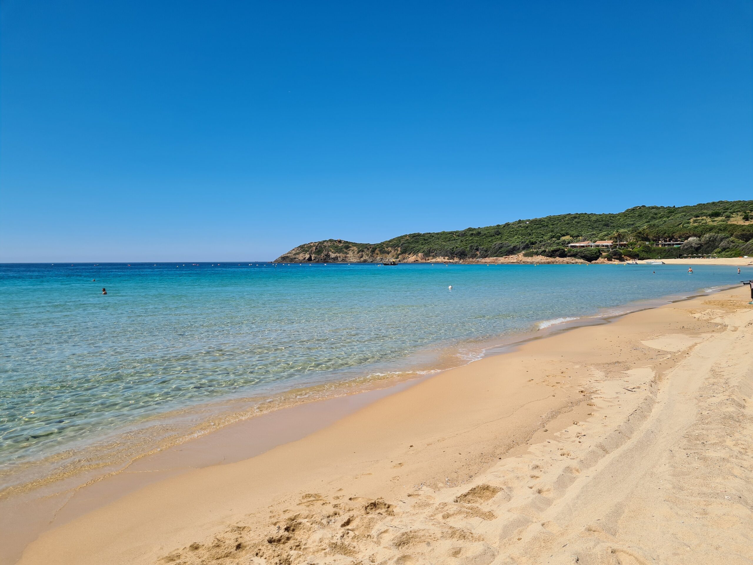 Plage d'Arone, Piana, Corse - sable fin et rochers roses face aux Calanques