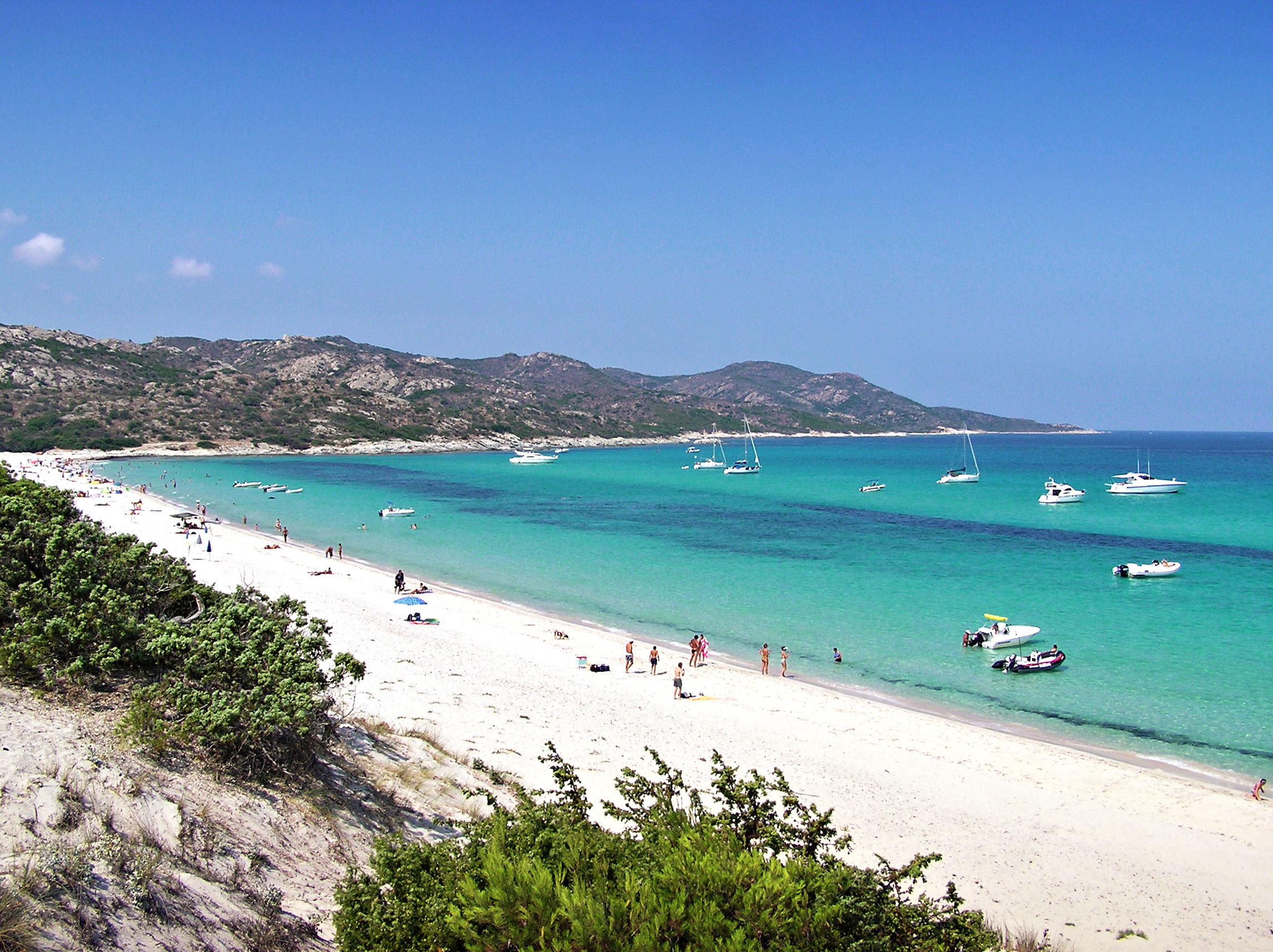 Plage de Saleccia, Désert des Agriates, Haute-Corse - sable blanc et dunes de genévriers