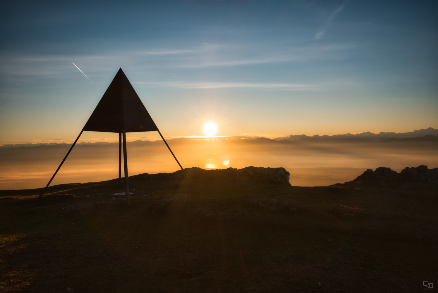 Lever de soleil sur le Mont Tendre, point culminant du Jura suisse à 1 679 mètres, dans le canton de Vaud