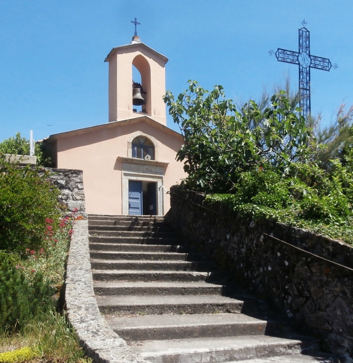 L'église de Veyras, village de la table étoilée La Bòria