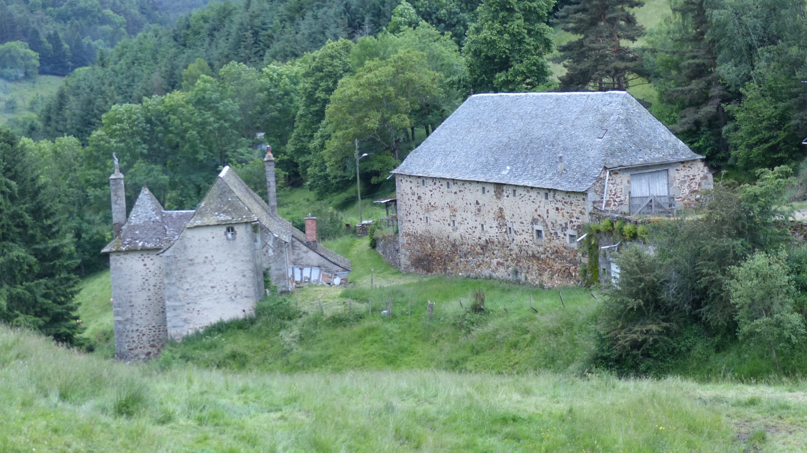 Château de Couffour à Chaudes-Aigues dans le Cantal