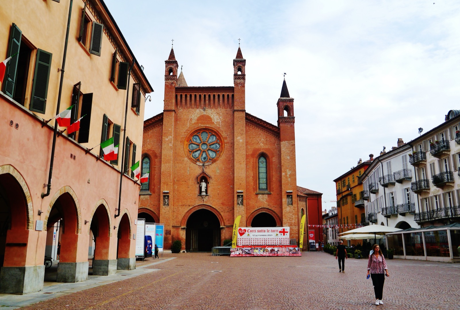 La piazza Duomo d'Alba dans le Piémont