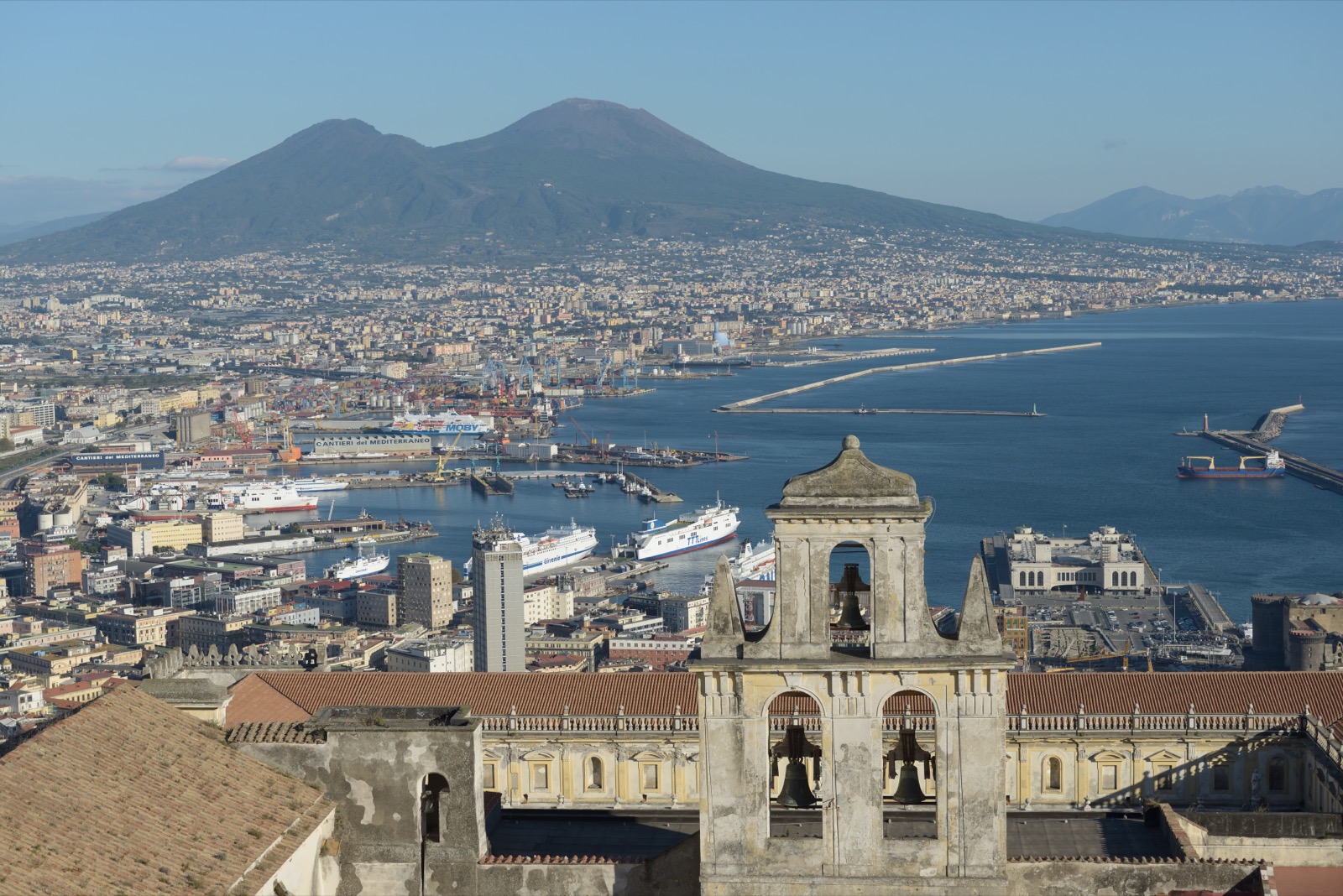 Naples et le Vésuve vus depuis le Castel Sant'Elmo