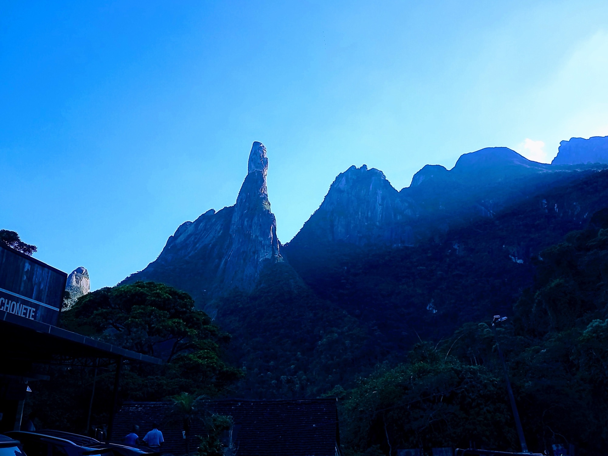 Le Dedo de Deus et les aiguilles de granit de la Serra dos Órgãos, dans le Parque Nacional da Serra dos Órgãos, État de Rio de Janeiro