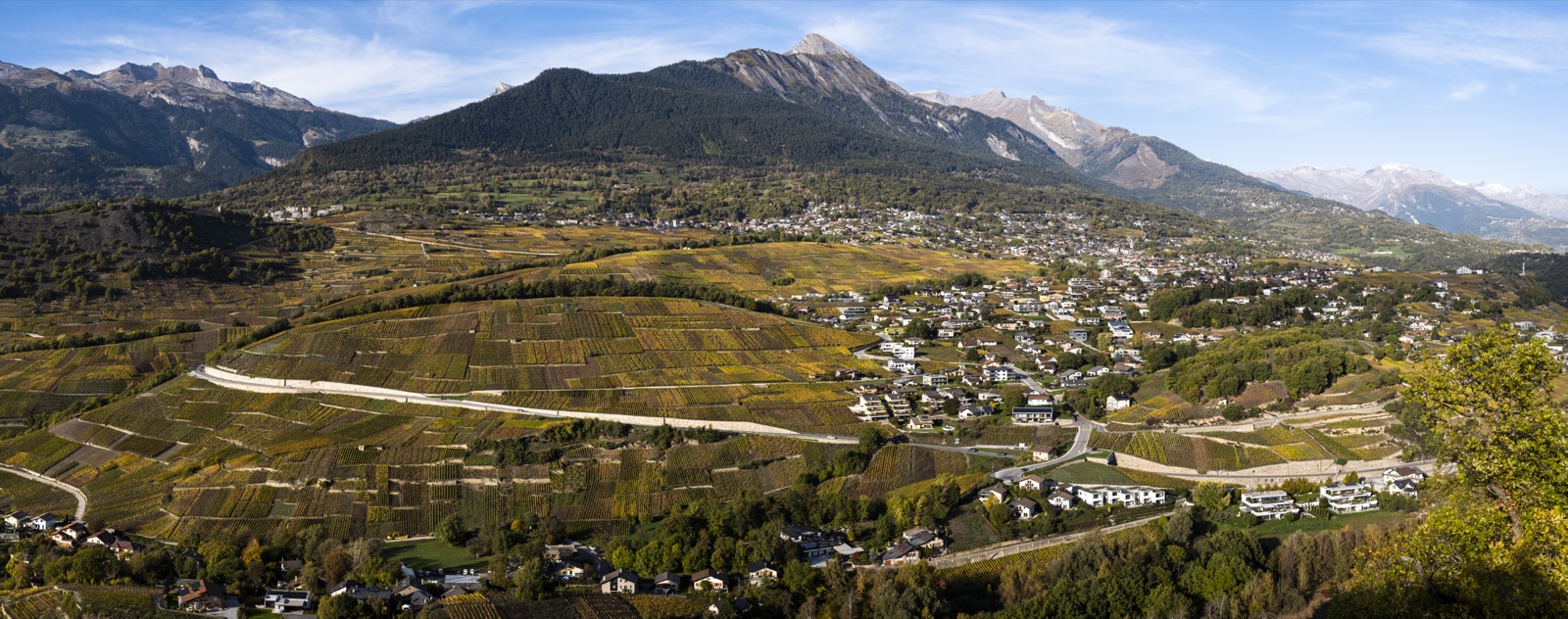 Vue de Savièse, commune valaisanne où officie le restaurant Gilles Varone