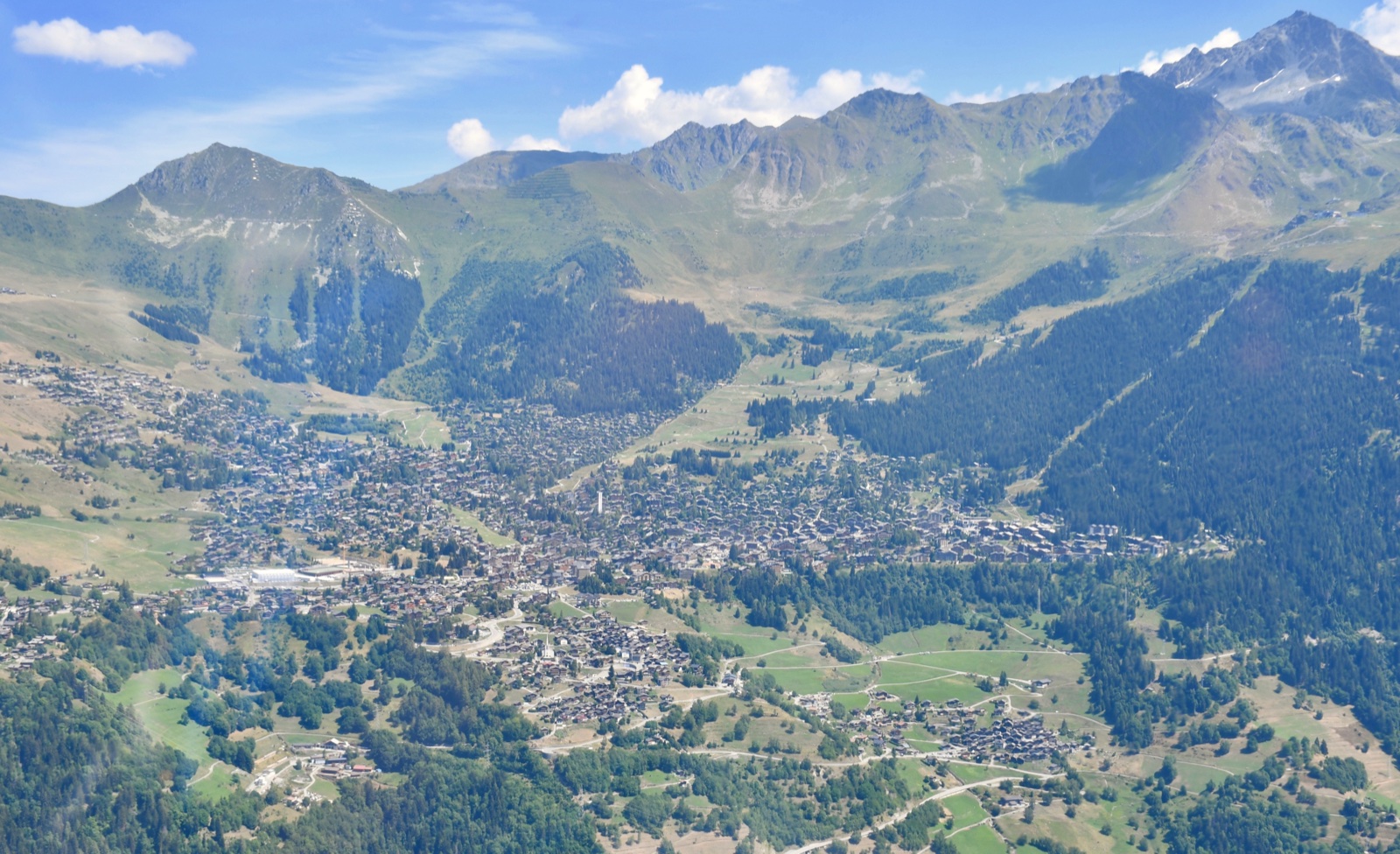 Verbier et ses sommets enneigés, où se niche La Table d'Adrien