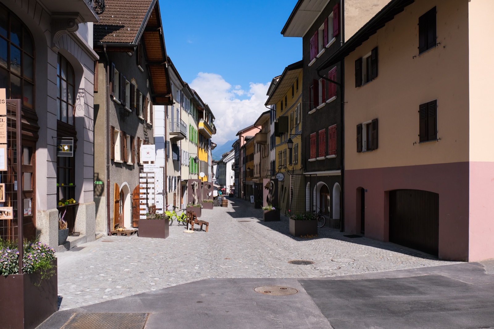 La rue du Bourg à Monthey, ville du restaurant Du Théâtre