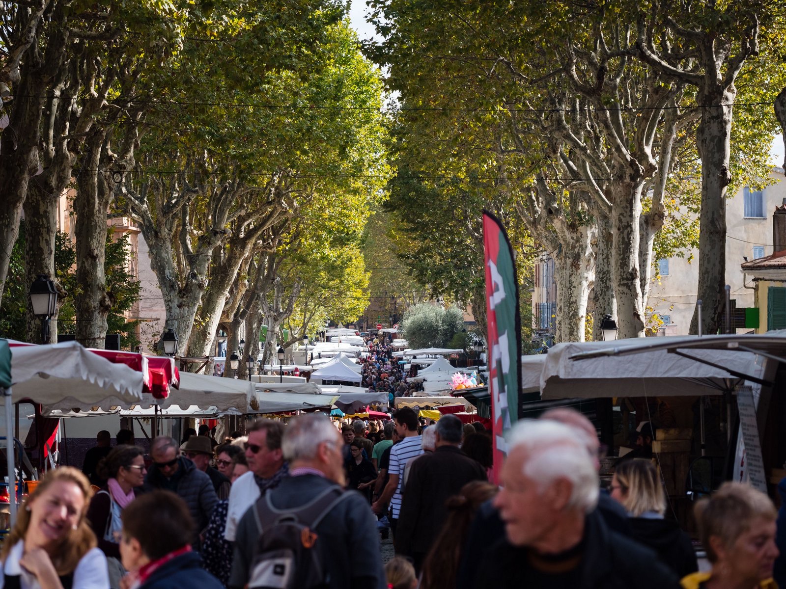 Le marché de Lorgues dans le Var, commune du temple de la truffe Chez Bruno