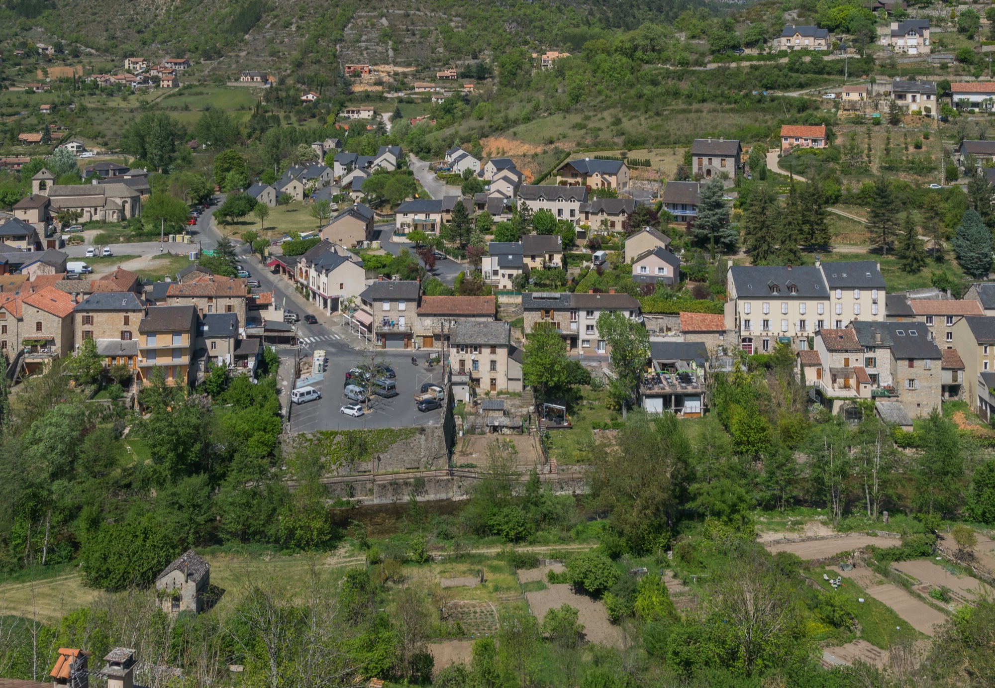 Le village du Rozier, au confluent des gorges du Tarn et de la Jonte, où L'Alicanta tient son Bib Gourmand
