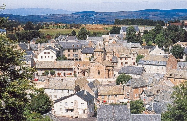 Le village de Nasbinals, sur l'Aubrac, où le Buron du Ché sert les classiques du plateau