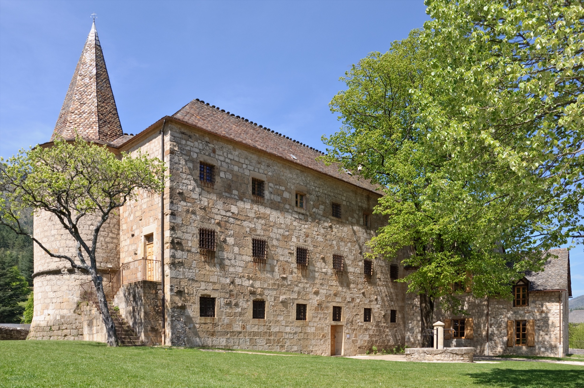 Le château de Florac, aux portes du Parc national des Cévennes, où L'Adonis tient deux toques Gault & Millau