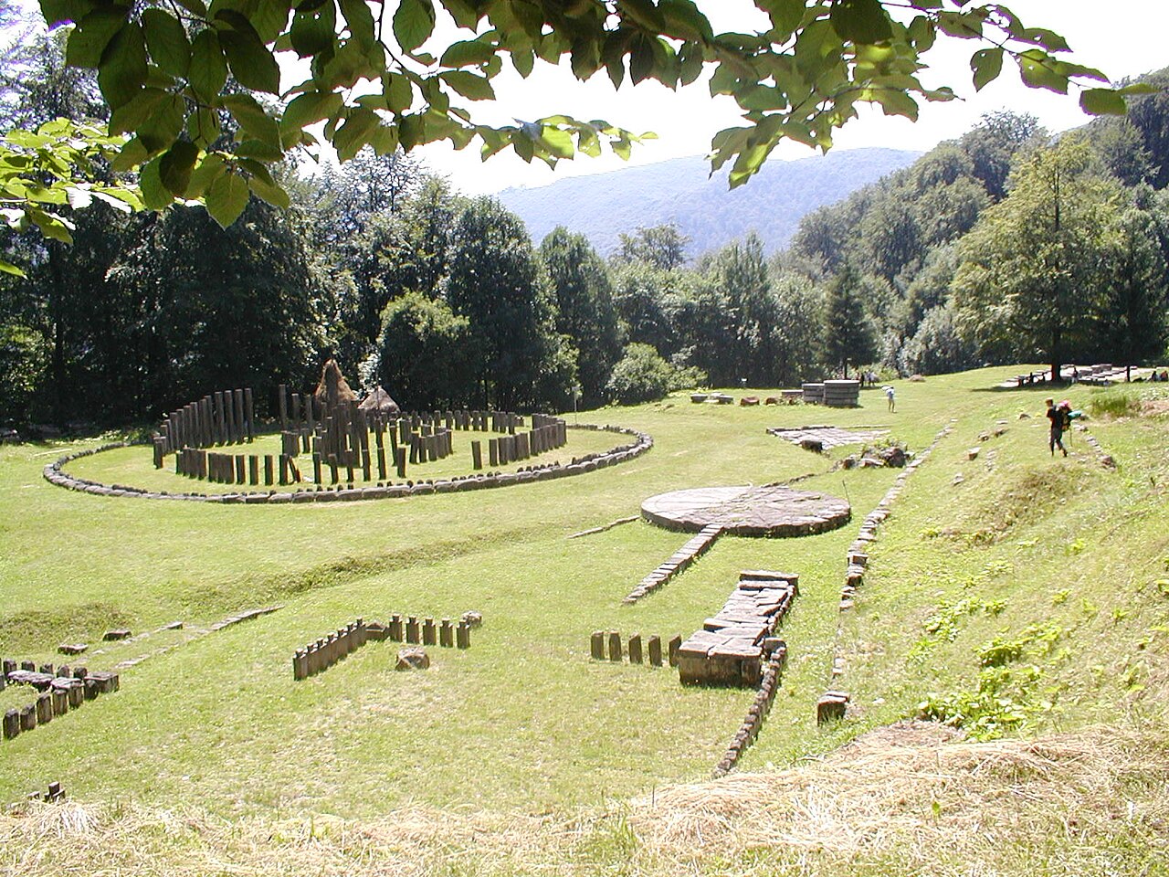 Sanctuaires circulaires de Sarmizegetusa Regia, l'ancienne capitale des Daces