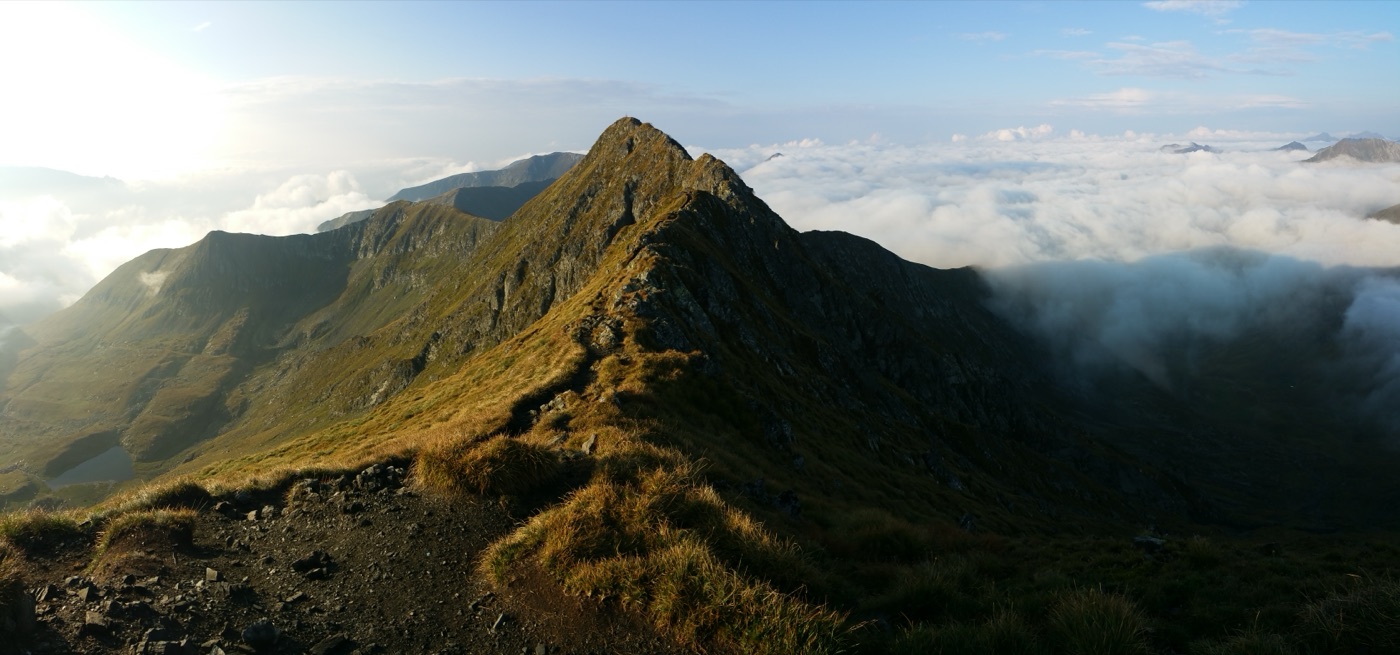 Sommet du Vârful Moldoveanu (2 544 m), plus haut sommet de Roumanie, dans les monts Făgăraș